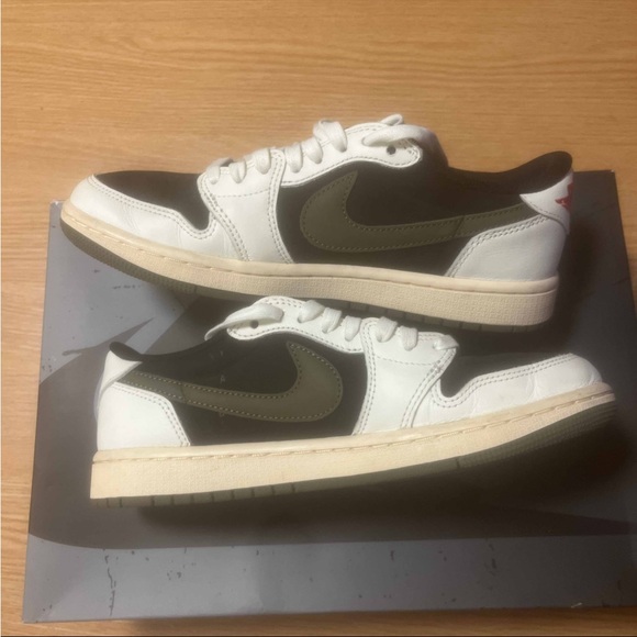 Travis Scott x Wmns Air Jordan 1 Retro Low OG SP ‘Olive’ - Picture 2 of 7